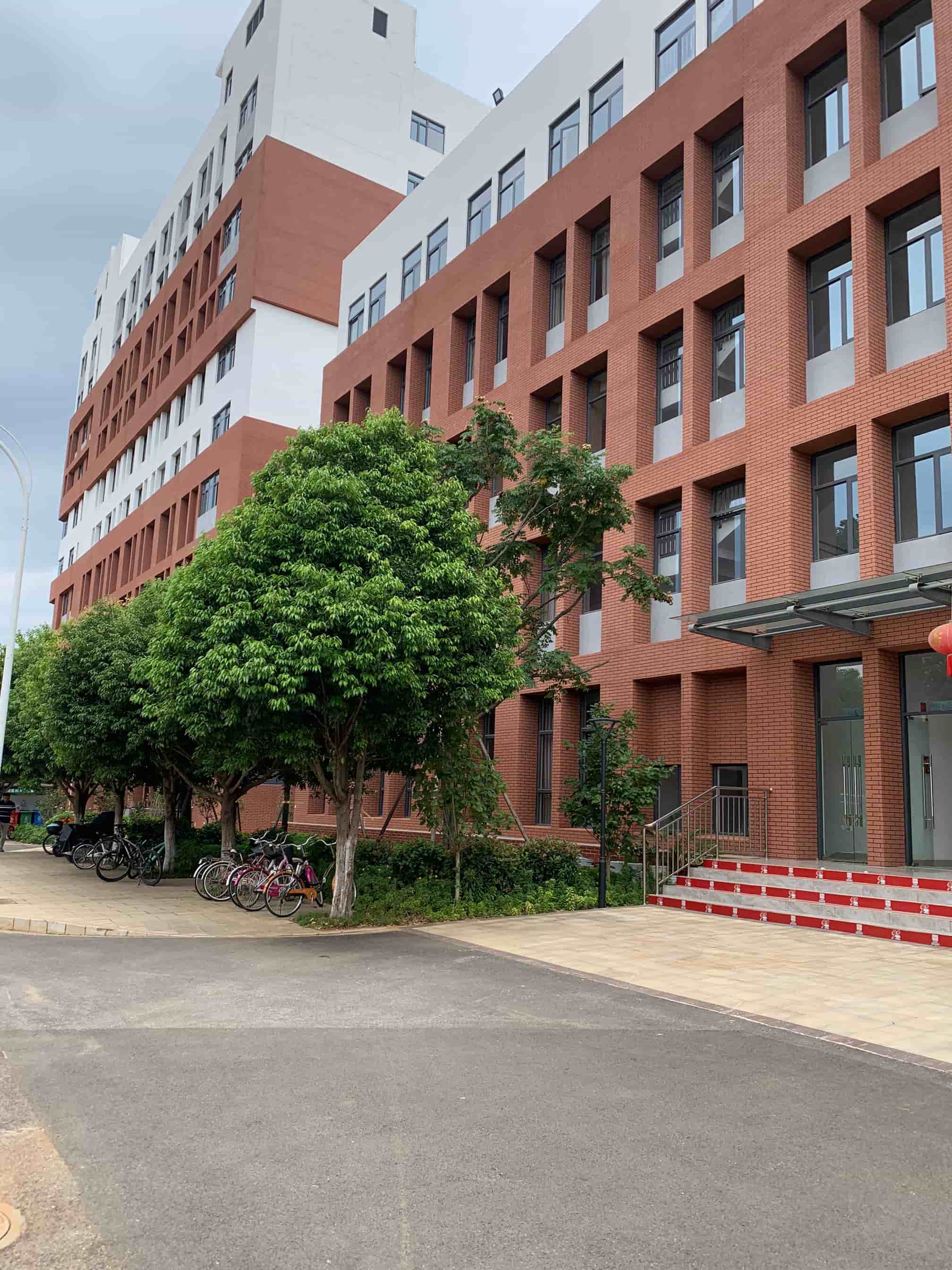 参观昆明医科大学